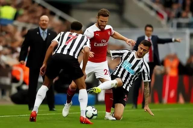 曼城本轮过后最多可能落后利物浦8分 两队下轮直接交手